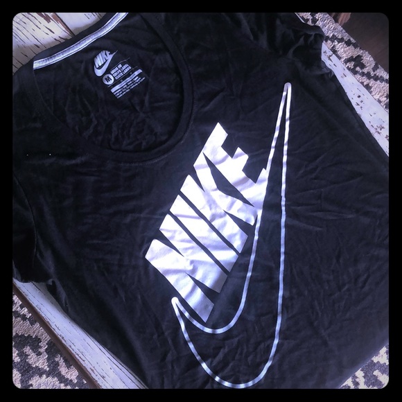 Nike Tops - Nike Tee